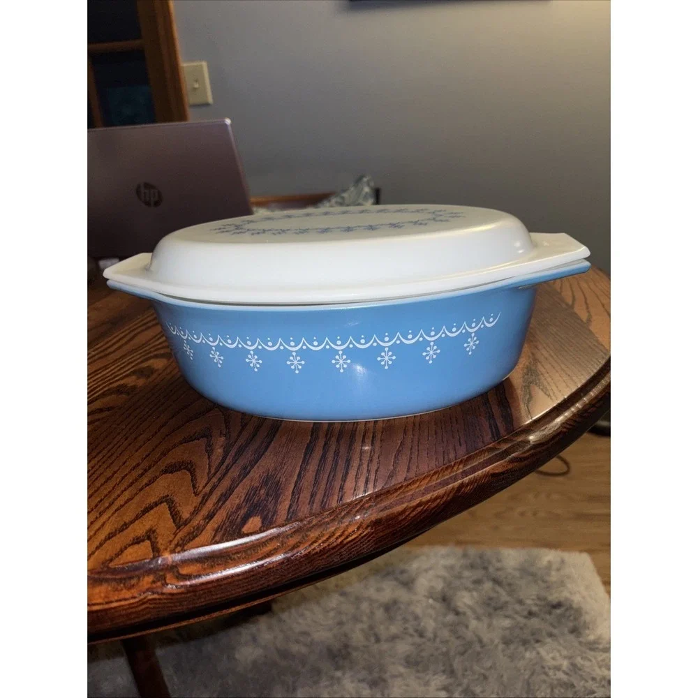 Vintage Pyrex Blue Snowflake Garland 045 2 1/2 QT Oval Casserole Dish W/Lid